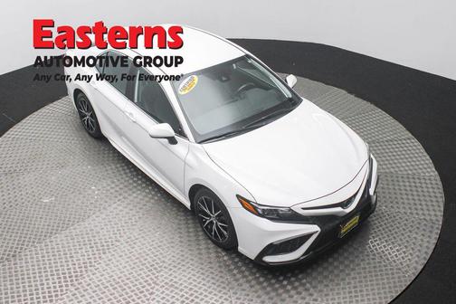 Ice Cap 2023 Toyota Camry SE