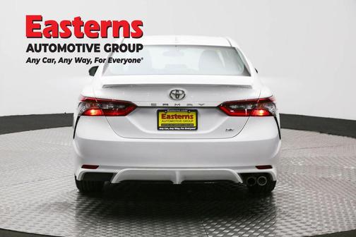 Ice Cap 2023 Toyota Camry SE