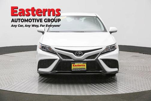 Ice Cap 2023 Toyota Camry SE