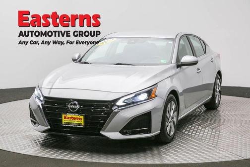 Brilliant Silver Metallic 2023 Nissan Altima S FWD