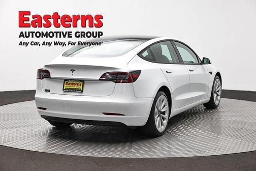 Pearl White Multi-Coat 2023 Tesla Model 3 Standard Range