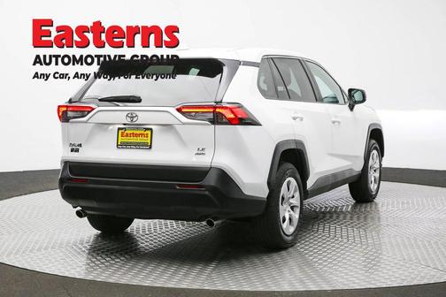 Ice Cap 2024 Toyota RAV4 LE