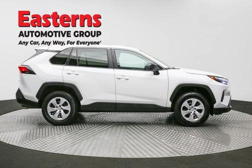 Ice Cap 2024 Toyota RAV4 LE