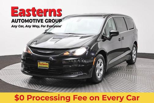Brilliant Black Crystal Pearlcoat 2017 Chrysler Pacifica LX