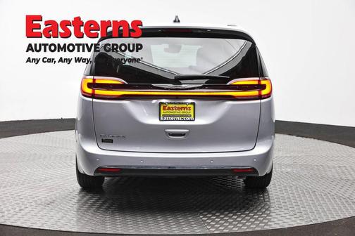 Silver Mist Clearcoat 2024 Chrysler Pacifica Touring L