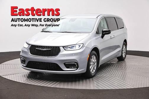Silver Mist Clearcoat 2024 Chrysler Pacifica Touring L