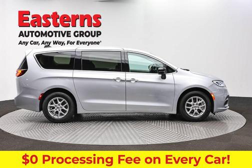 Silver Mist Clearcoat 2024 Chrysler Pacifica Touring L