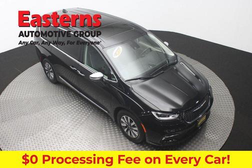 Brilliant Black Crystal Pearlcoat 2023 Chrysler Pacifica Hybrid Limited