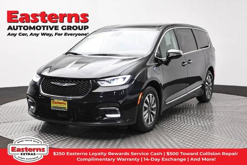 Brilliant Black Crystal Pearlcoat 2023 Chrysler Pacifica Hybrid Limited