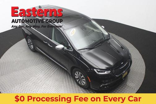 Brilliant Black Crystal Pearlcoat 2023 Chrysler Pacifica Hybrid Limited