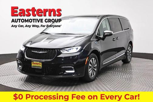 Brilliant Black Crystal Pearlcoat 2023 Chrysler Pacifica Hybrid Limited