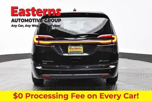 Brilliant Black Crystal Pearlcoat 2023 Chrysler Pacifica Hybrid Limited