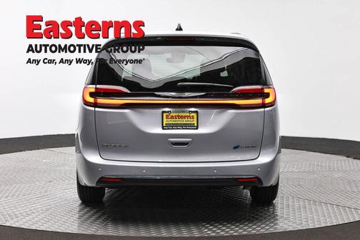 2023 Chrysler Pacifica Hybrid Touring L