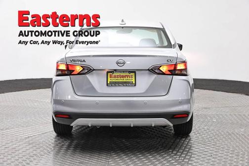 Brilliant Silver Metallic 2023 Nissan Versa 1.6 SV