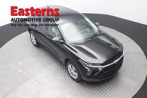 Mosaic Black Metallic 2024 Chevrolet Trax LS