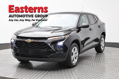 Mosaic Black Metallic 2024 Chevrolet Trax LS