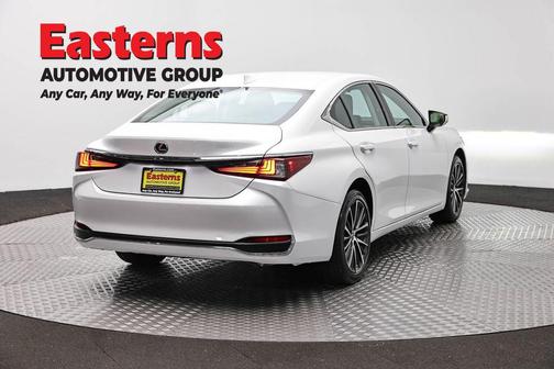 Eminent White Pearl 2024 Lexus ES 250 Base