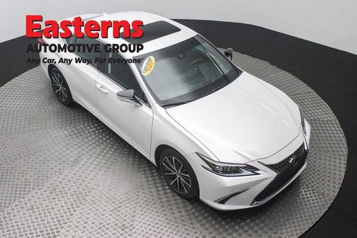 Eminent White Pearl 2024 Lexus ES 250 Base