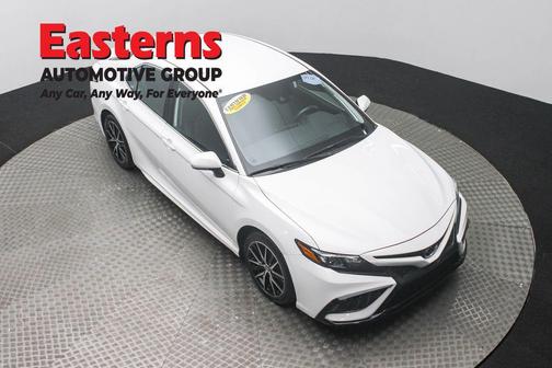 Ice Cap 2024 Toyota Camry SE