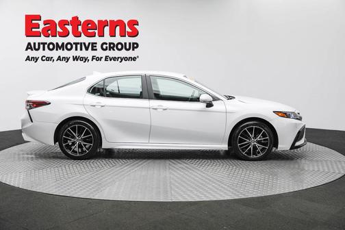 Ice Cap 2024 Toyota Camry SE