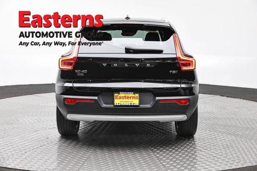 Black 2022 Volvo XC40 T5 Inscription