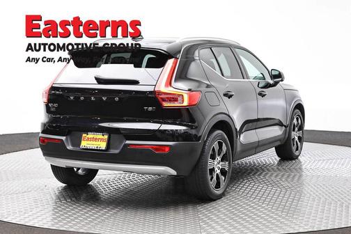 Black 2022 Volvo XC40 T5 Inscription