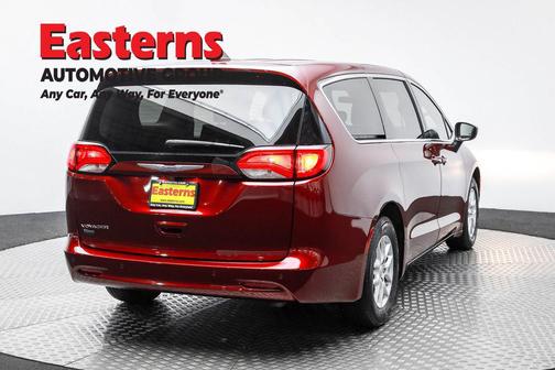 2020 Chrysler Voyager LX