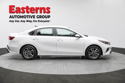 Snow White Pearl 2024 Kia Forte LXS