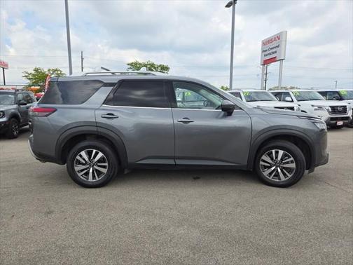 2023 Nissan Pathfinder SL 4WD