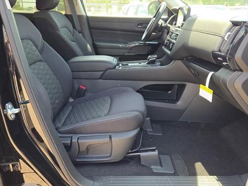 2025 Nissan Pathfinder S 4WD