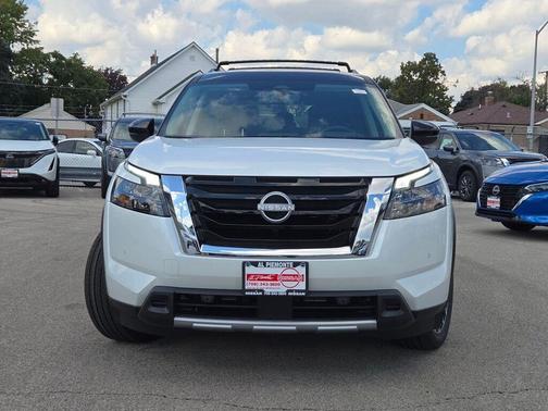 2025 Nissan Pathfinder Platinum 4WD