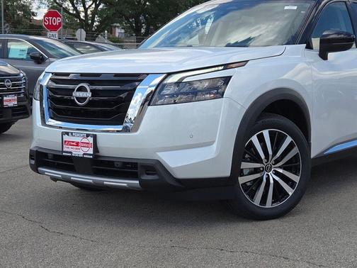 2025 Nissan Pathfinder Platinum 4WD