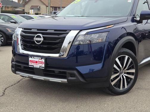 2025 Nissan Pathfinder Platinum 4WD