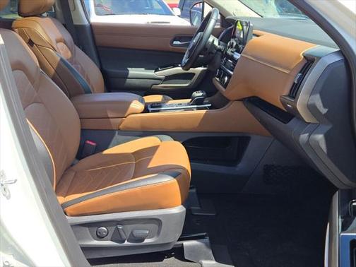 2023 Nissan Pathfinder Platinum 4WD