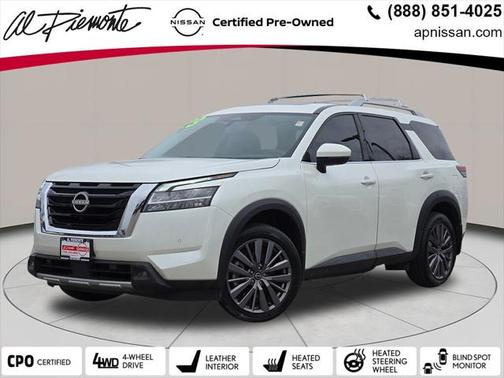 2023 Nissan Pathfinder SL 4WD