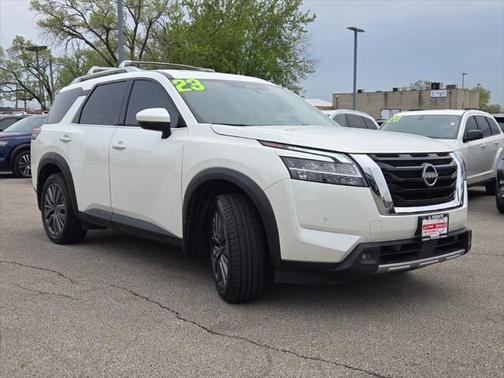 2023 Nissan Pathfinder SL 4WD