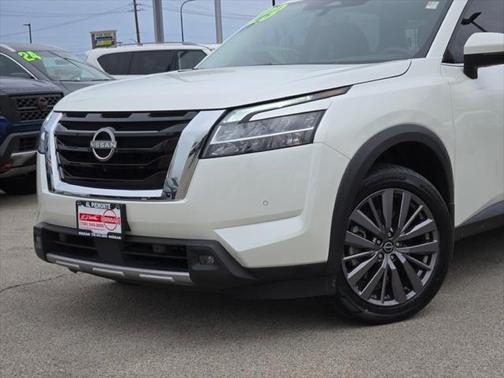 2023 Nissan Pathfinder SL 4WD