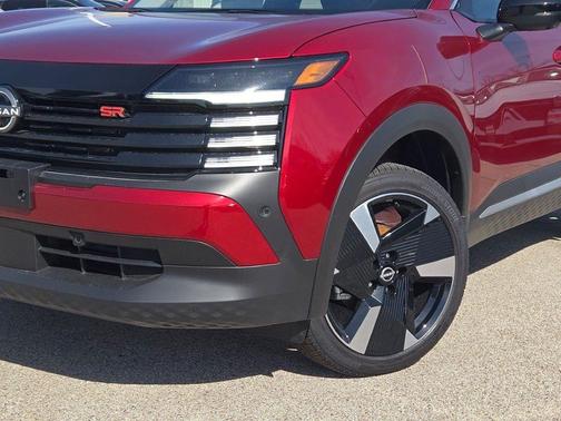 Scarlet 2026 Nissan Kicks SR