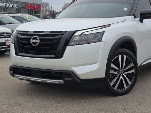 2025 Nissan Pathfinder Platinum 4WD