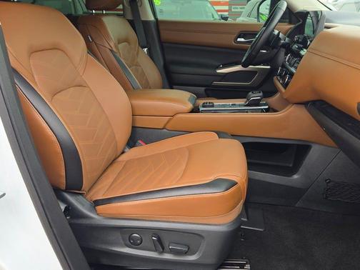 2025 Nissan Pathfinder Platinum 4WD