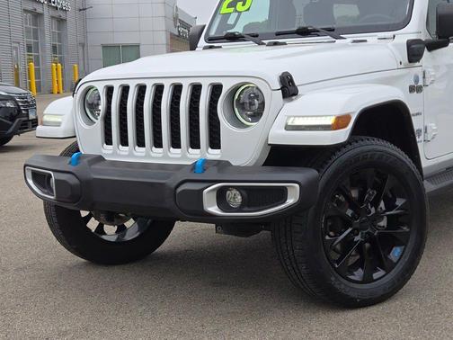 Bright White Clearcoat 2023 Jeep Wrangler 4xe Sahara