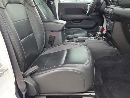 Bright White Clearcoat 2023 Jeep Wrangler 4xe Sahara