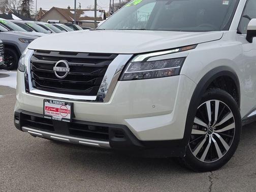 2024 Nissan Pathfinder Platinum