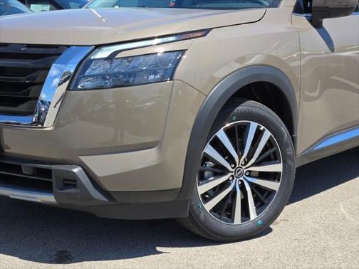 2025 Nissan Pathfinder Platinum 4WD