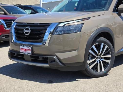 2025 Nissan Pathfinder Platinum 4WD