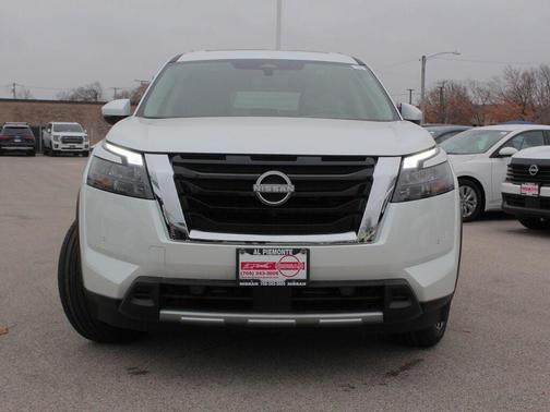 2025 Nissan Pathfinder Platinum 4WD