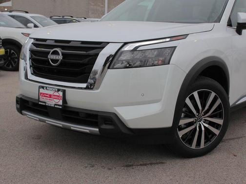 2025 Nissan Pathfinder Platinum 4WD
