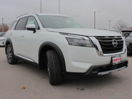 2025 Nissan Pathfinder Platinum 4WD