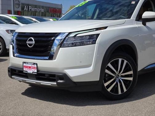 2023 Nissan Pathfinder Platinum 4WD