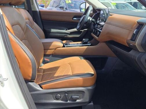 2023 Nissan Pathfinder Platinum 4WD